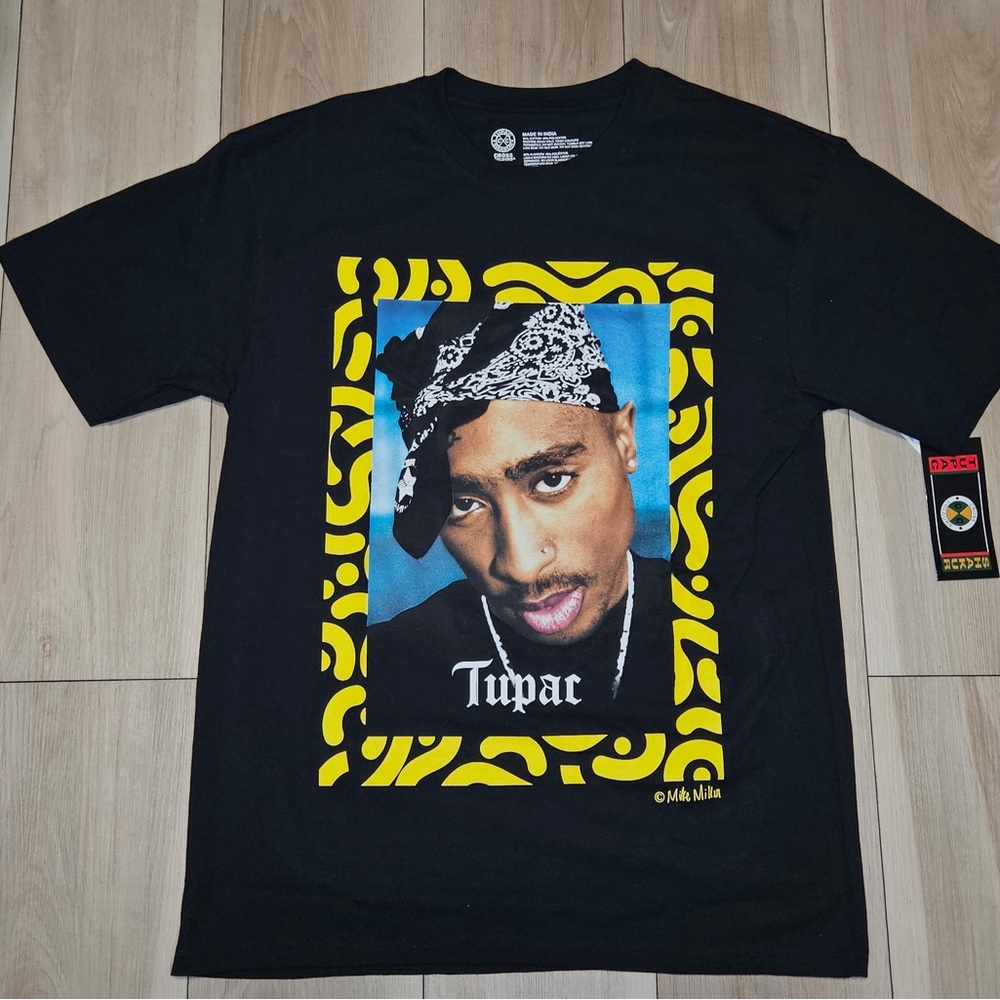Cross colors Tupac size S Black Graphic T-Shirt